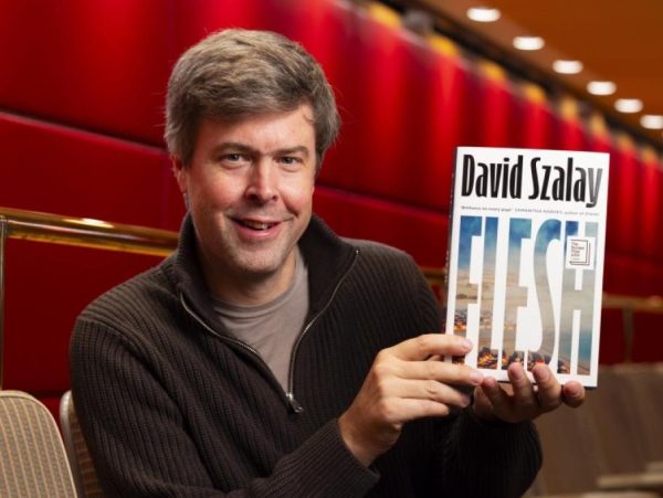 Στον David Szalay το Βραβείο Booker 2025 για το «σκοτεινό» του μυθιστόρημα Flesh
