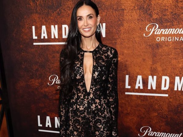 Η Demi Moore επανέφερε το Hollywood glamour στο κόκκινο χαλί των Actor Awards με μια δημιουργία Schiaparelli