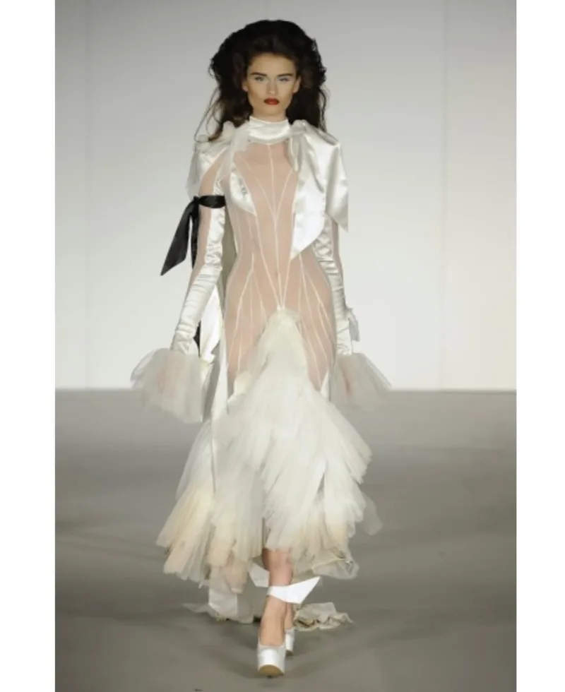 Η θρυλική σχεδιάστρια μόδας Pam Hogg σε φωτογραφία από τον επίσημο λογαριασμό της στο Instagram.