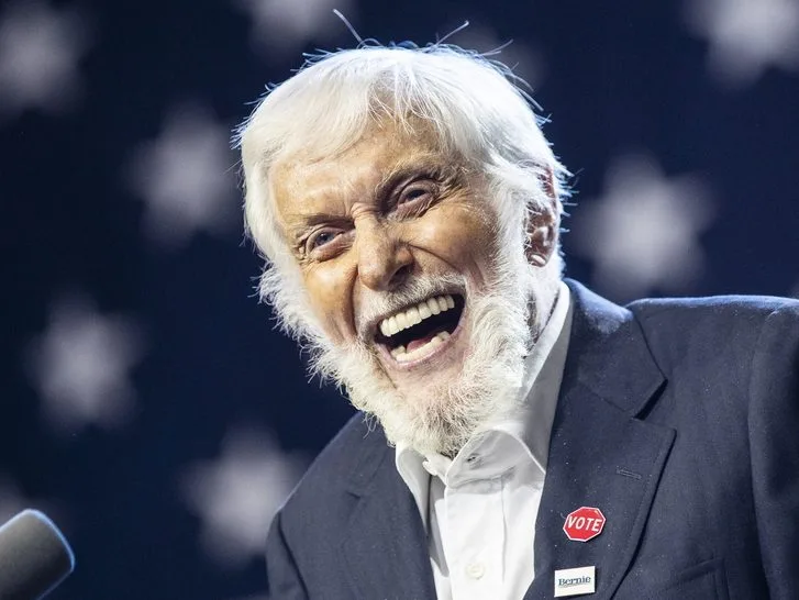 Ο ηθοποιός Dick Van Dyke, ο οποίος αποκάλυψε γιατί απέρριψε τον ρόλο του James Bond.