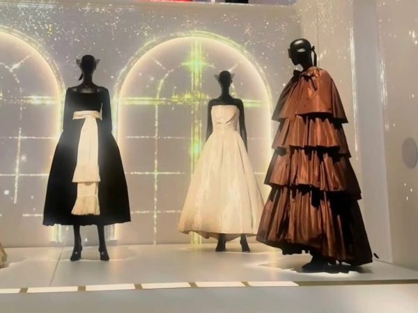 Η προσωπική συλλογή του Azzedine Alaïa με αυθεντικά κομμάτια Dior παρουσιάζεται για πρώτη φορά σε έκθεση