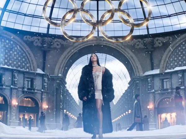Η Dua Lipa δίνει ρυθμό και λάμψη στην αντίστροφη μέτρηση για τους Χειμερινούς Ολυμπιακούς Αγώνες (Video)