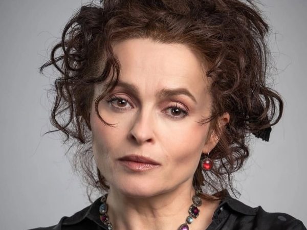 Η 17χρονη κόρη της Helena Bonham Carter μοιάζει ακριβώς στη μητέρα της και ξεκινά καριέρα στο modeling