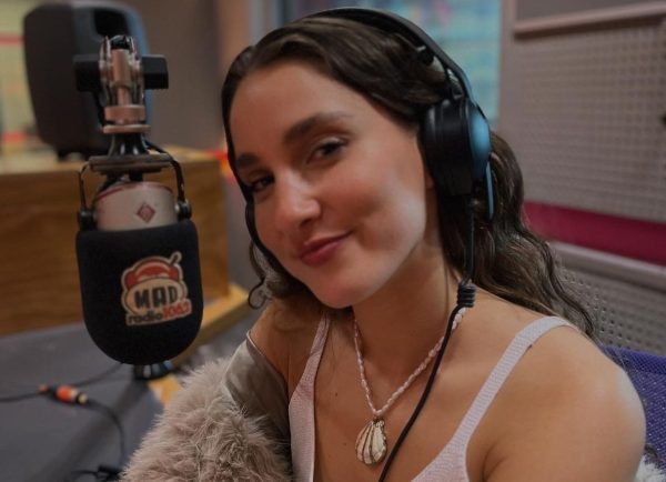 H Evangelia στο Mad Radio 106,2: «Το τραγούδι που κατέθεσα φέτος στη Eurovision δημιουργήθηκε κατά λάθος την τελευταία στιγμή»