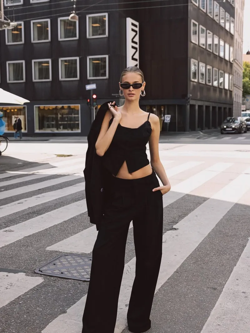 Η Pink Woman και η Evangelia επαναπροσδιορίζουν τη θηλυκή λάμψη στο MadWalk 2025 by Three Cents