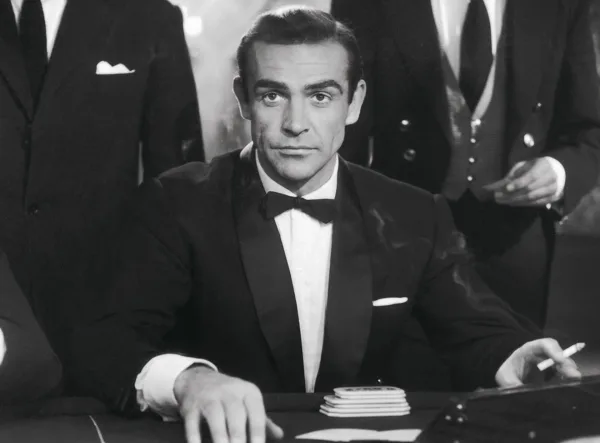 Ο Sean Connery ως James Bond σε τραπέζι καζίνο