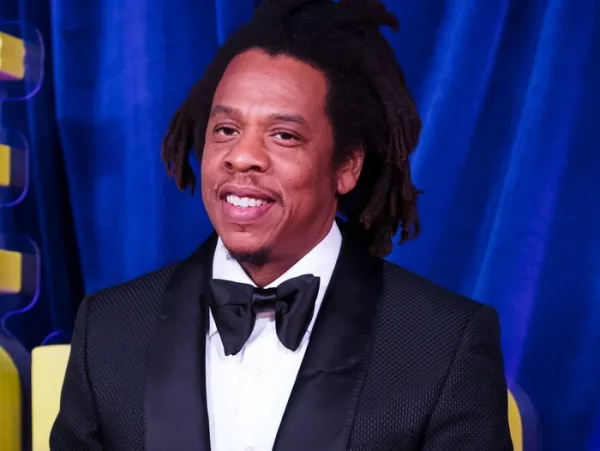 Ο ράπερ Jay-Z σε δημόσια εμφάνιση, μετά τη δικαστική απόφαση που απέρριψε την αγωγή πατρότητας εναντίον του.
