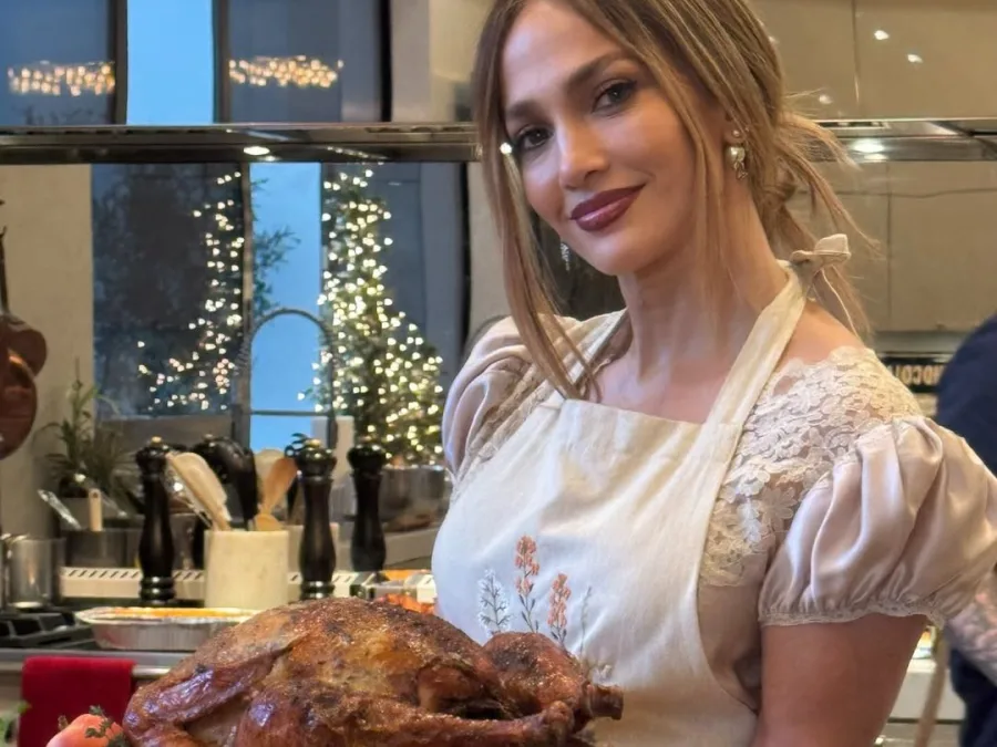 Χαρά, νοσταλγία και γέλιο: Πώς γιόρτασαν οι celebrities την Ημέρα των Ευχαριστιών