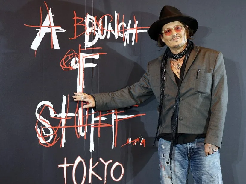 Ο Johnny Depp σε εκδήλωση για την έκθεση ζωγραφικής του, αναφερόμενος στη Vanessa Paradis.