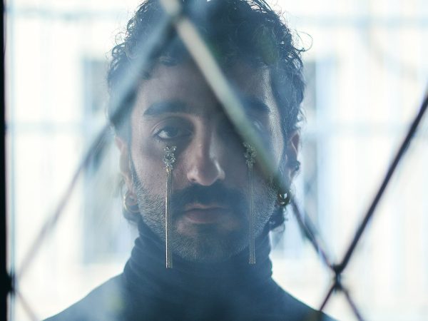 «Κάπου περνούσε μια φωνή» στο bijoux de kant HOOD art space