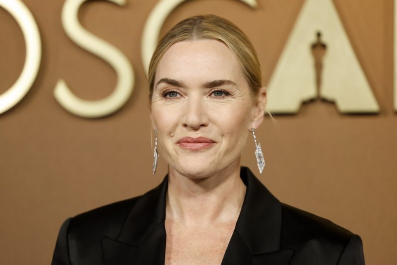 Η Kate Winslet αποκαλύπτει το στιλιστικό ατόπημα σε συνάντηση με τον Βασιλιά Κάρολο πριν από 30 χρόνια