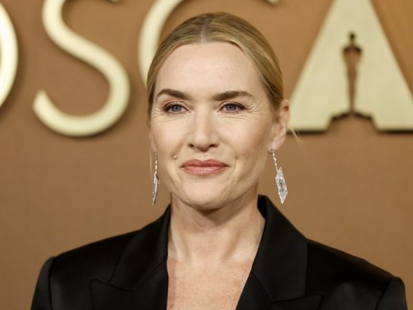 Η Kate Winslet αποκαλύπτει το στιλιστικό ατόπημα σε συνάντηση με τον Βασιλιά Κάρολο πριν από 30 χρόνια