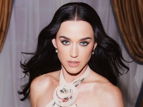 Ο Orlando Bloom πόζαρε με τη νέα του σύντροφο ντυμένη ως Katy Perry για το Halloween