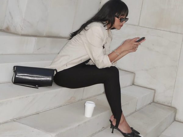 Fashion reboot: Πώς τα stirrup leggings έγιναν το πιο chic κομμάτι της σεζόν