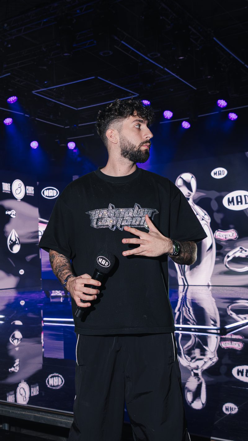 Ο Lil Koni σε μια πρόβα γεμάτη με ακατέργαστο urban παλμό στο MadWalk 2025 by Three Cents