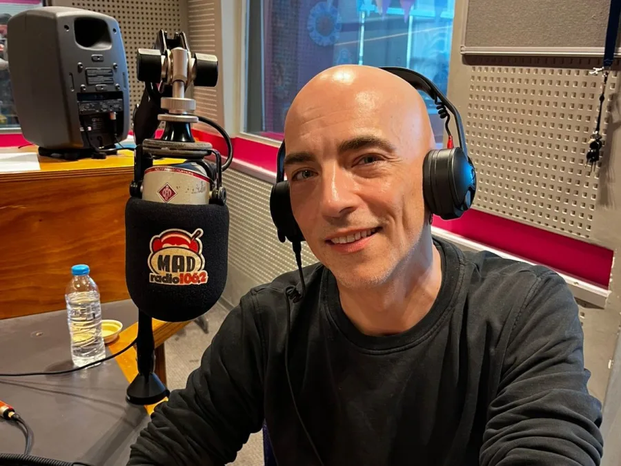 Μανόλης Θεοδωράκης Mad Radio 106,2