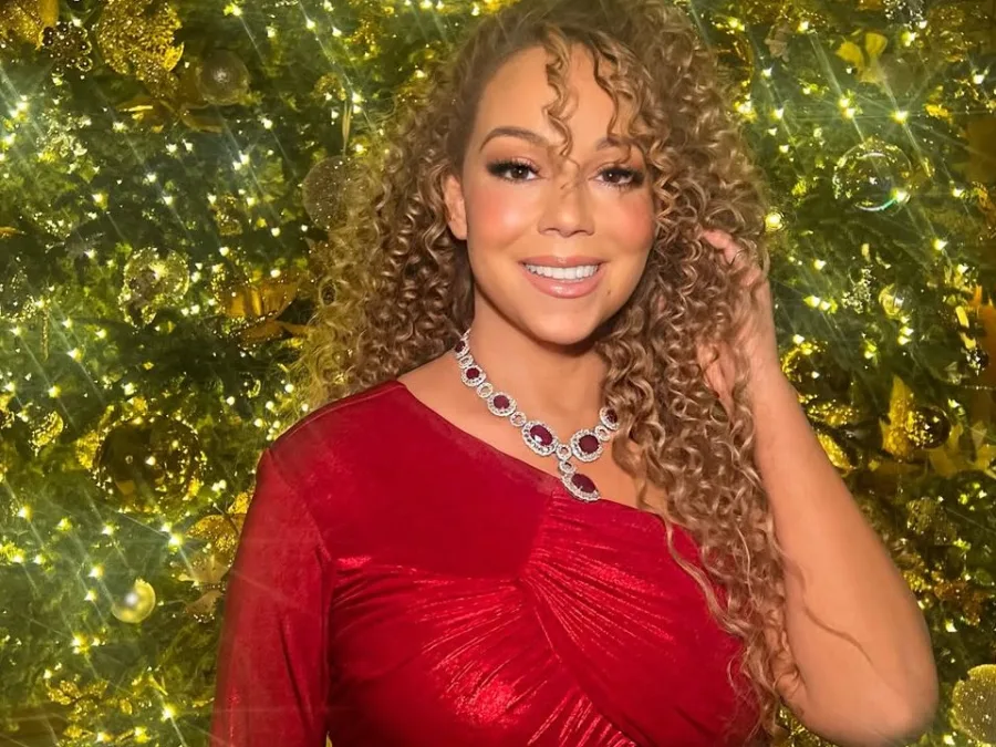 Η Mariah Carey σε φωτογραφία από τον προσωπικό της λογαριασμό στο Instagram για το All I Want for Christmas Is You.