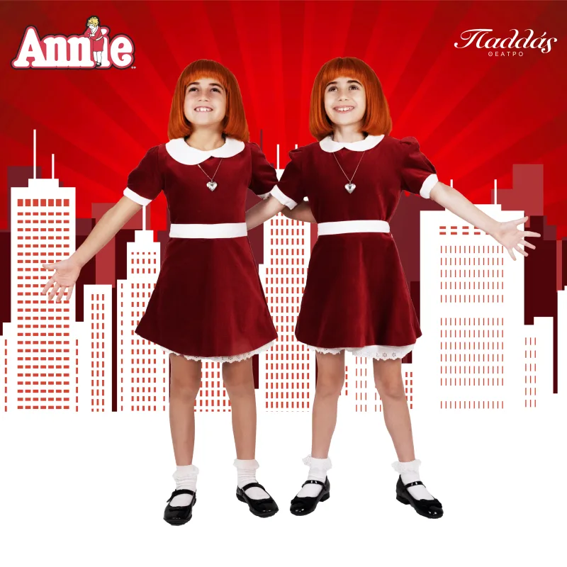 Δύο κορίτσια ντυμένα ως Annie για το ομώνυμο μιούζικαλ στο Θέατρο Παλλάς.