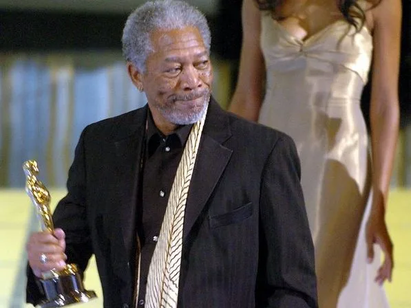 Ο ηθοποιός Morgan Freeman σε επίσημη εμφάνιση, βραβευμένος με Όσκαρ.