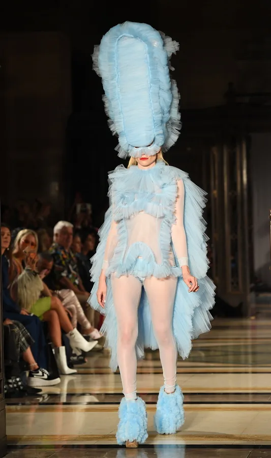 Η θρυλική σχεδιάστρια μόδας Pam Hogg σε φωτογραφία από το ΑΠΕ-ΜΠΕ.