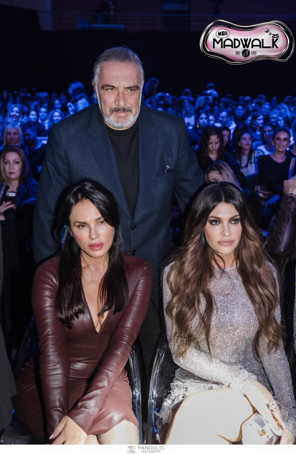 H Κίμπερλι Γκίλφοϊλ στα MadWalk 2025 by Three Cents μαζί με τη Σίλια Κριθαριώτη