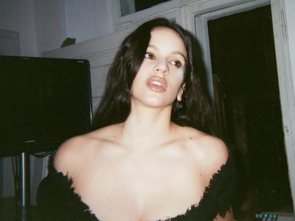 Το «Berghain» της Rosalía αποθεώνει τη vintage μόδα σε κάθε σκηνή