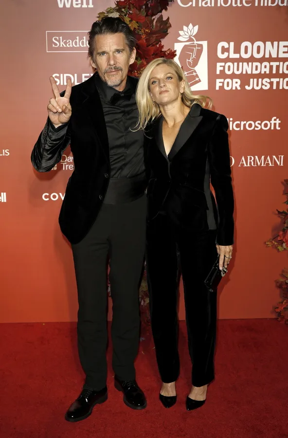 Ο ηθοποιός Ethan Hawke σε επίσημη εμφάνιση, με αφορμή δηλώσεις για το διαζύγιό του από την Uma Thurman.