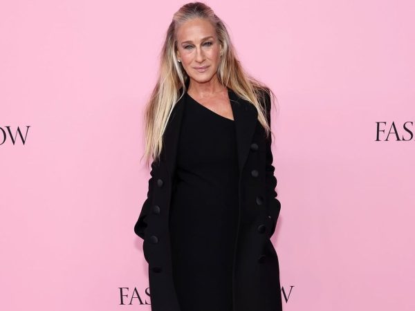 H Sarah Jessica Parker υποκλίθηκε στη Βασίλισσα Camilla υπό τους ήχους της Taylor Swift
