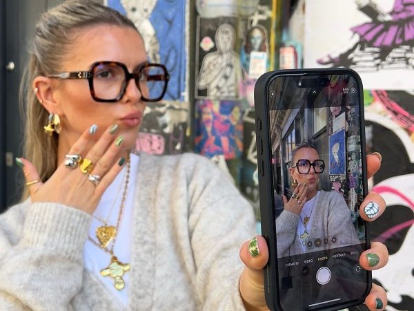 Selfie Lovers: Τα 3+1 ζώδια που έχουν εμμονή με τις φωτογραφίες