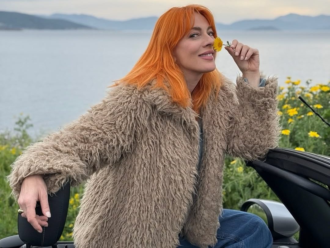 Σμαράγδα Καρύδη: Οι vintage πινελιές συναντούν το σύγχρονο design στο σαλόνι της