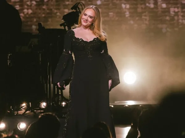 Η τραγουδίστρια Adele, η οποία θα πρωταγωνιστήσει στη νέα ταινία του Tom Ford με τίτλο Cry to Heaven.