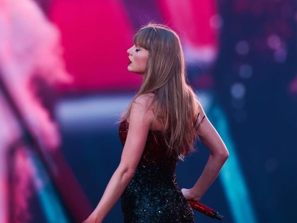 Η Taylor Swift σαρώνει! Έσπασε ιστορικό ρεκόρ στο Billboard που κανείς δεν πιστεύει ότι είναι δυνατό!