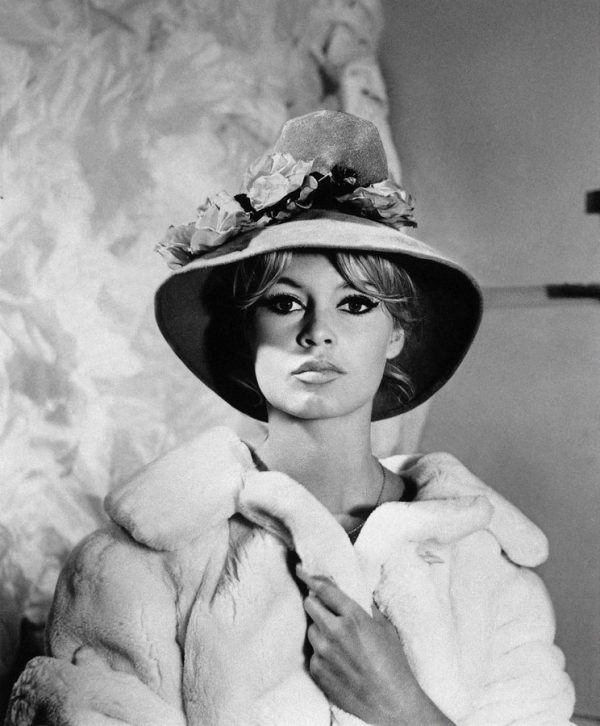 Πορτρέτο της Brigitte Bardot, του παγκόσμιου ινδάλματος που έφυγε από τη ζωή σε ηλικία 91 ετών.