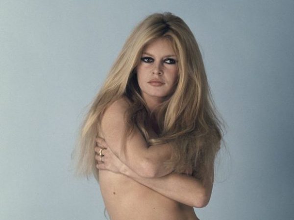 Πορτρέτο της Brigitte Bardot, του παγκόσμιου ινδάλματος που έφυγε από τη ζωή σε ηλικία 91 ετών.