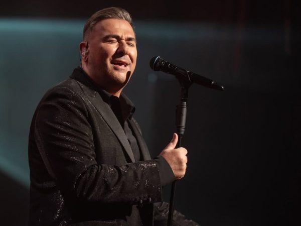 &Alpha;&nu;&tau;ώ&nu;&eta;&sigmaf; &Rho;έ&mu;&omicron;&sigmaf;: &Eta; on air έ&kappa;&pi;&lambda;&eta;&xi;&eta; &sigma;&tau;&omicron;&nu; &Nu;ί&kappa;&omicron; &Alpha;&lambda;&iota;ά&gamma;&alpha; &kappa;&alpha;&iota; &eta; &alpha;&nu;&tau;ί&delta;&rho;&alpha;&sigma;ή &tau;&omicron;&upsilon; (video)