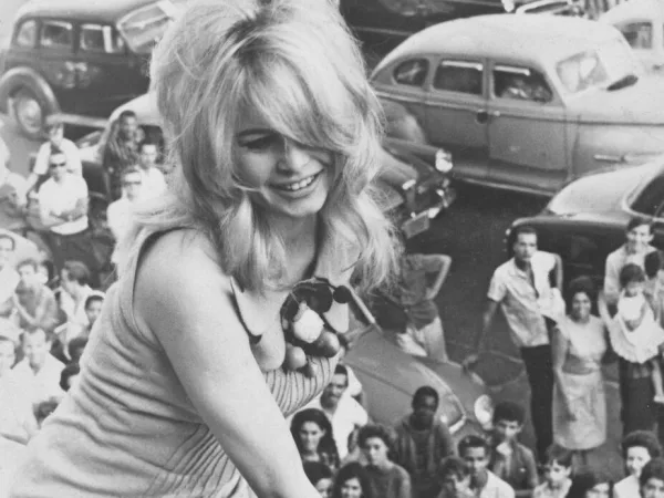 Πορτρέτο της Brigitte Bardot, του παγκόσμιου ινδάλματος που σφράγισε τον 20ό αιώνα.