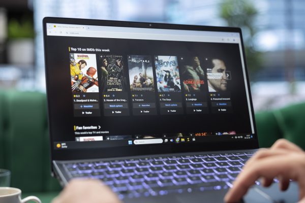 Netflix – Warner Bros: H εξαγορά των 83 δισ. που θα αλλάξει το Χόλιγουντ