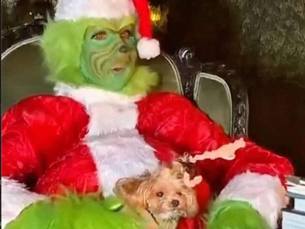 Η Céline Dion  γίνεται… Grinch και τραγουδά το All by Myself