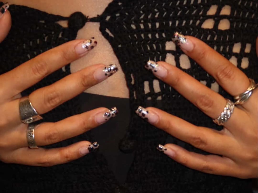 Cheetah nails: Η χειμερινή τάση που έχει κατακτήσει την καρδιά της Hailey Bieber
