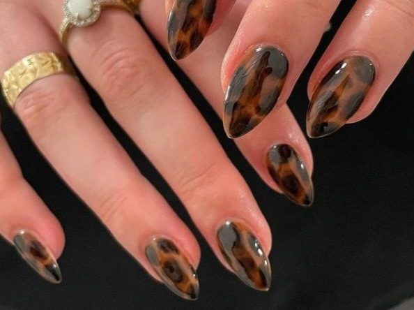 Αυτό είναι το trend στα νύχια που δεν σταματούν να επιλέγουν οι celebrities