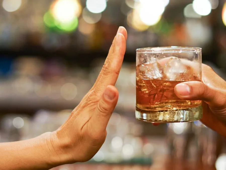 Dry January: Το trend που κυριαρχεί το 2026 και ενθαρρύνει την αποχή από το αλκοόλ