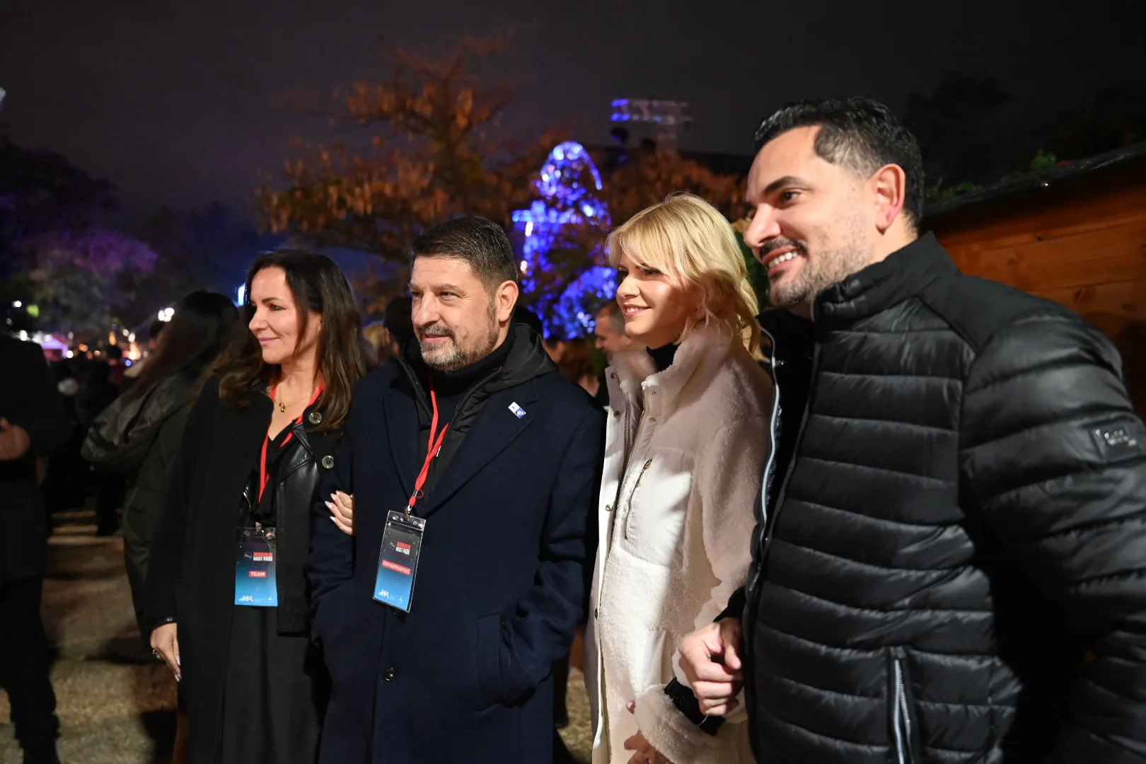 Ο Νίκος Χαρδαλιάς με παρέα στο ΔΕΗ Xmas West Park στο Πάρκο Τρίτση.