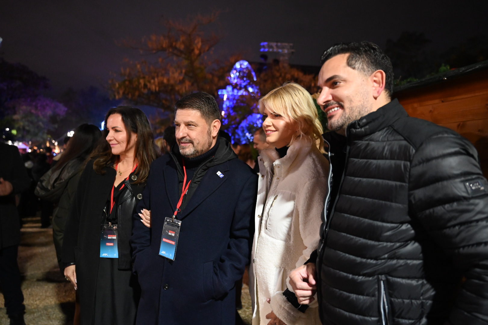 Ο Νίκος Χαρδαλιάς με παρέα στο ΔΕΗ Xmas West Park στο Πάρκο Τρίτση.