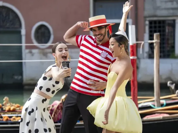 Η επιβεβαίωση του cast ότι το Emily in Paris έρχεται Ελλάδα