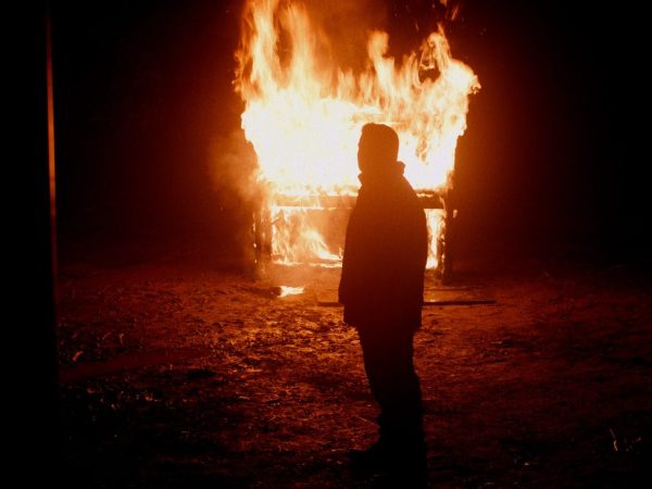 Γιάννης Πλούταρχος: Δες το κινηματογραφικής αισθητικής video clip του Δε Γίνεται (Video)