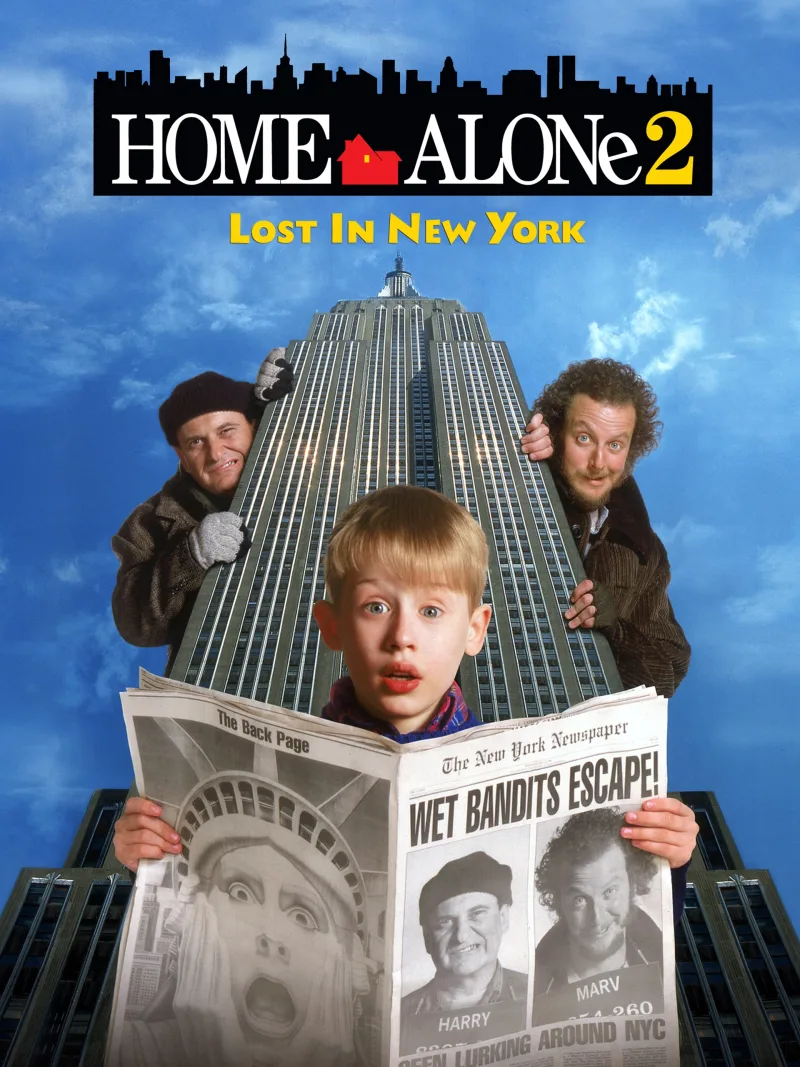 Αφίσα της ταινίας Home Alone 2 με τον Kevin McCallister και τους δύο ληστές μπροστά από το Empire State Building.