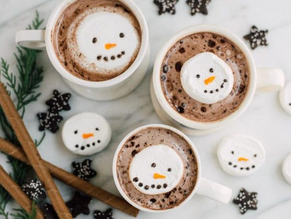 Τα σπιτικά marshmallow με βανίλια και κανέλα που θα απογειώσουν κάθε σου χριστουγεννιάτικο ρόφημα