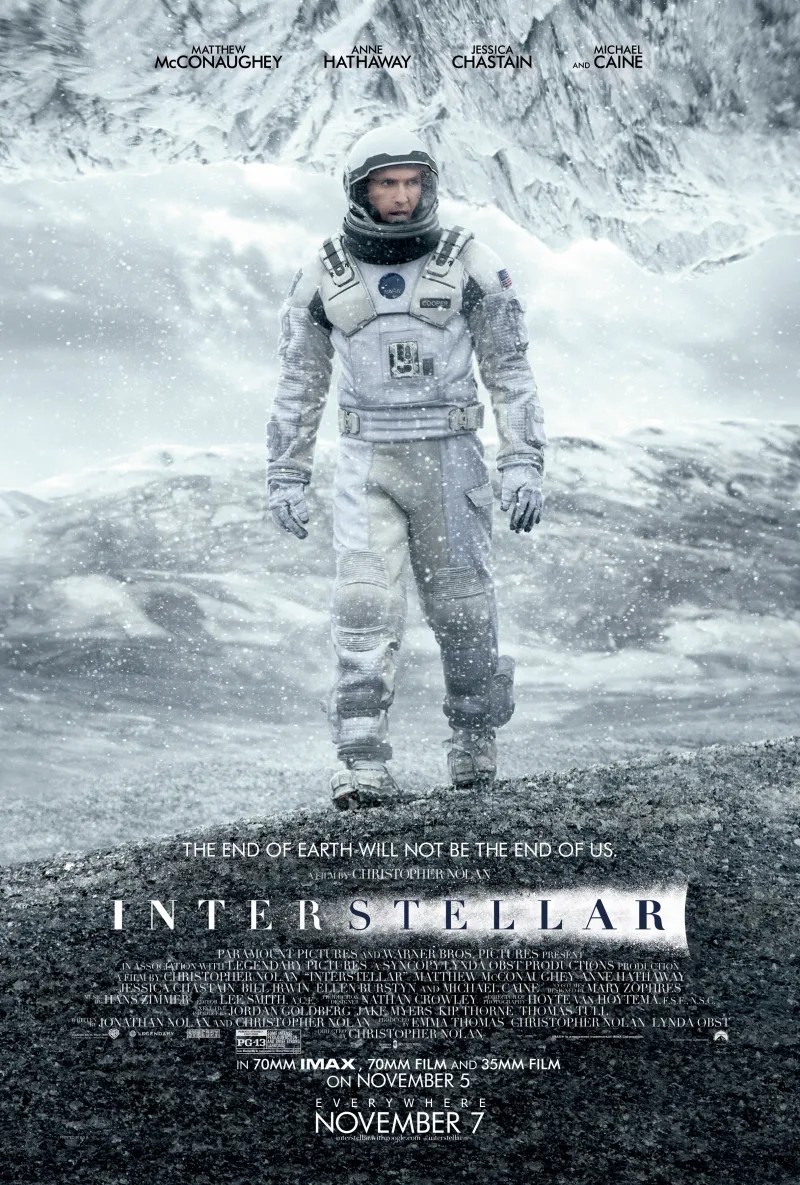 Αφίσα της ταινίας Interstellar με αστροναύτη σε παγωμένο τοπίο.