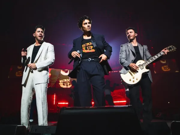 Οι Jonas Brothers, Nick, Joe και Kevin Jonas, σε φωτογραφία από τον επίσημο λογαριασμό τους στο Instagram.