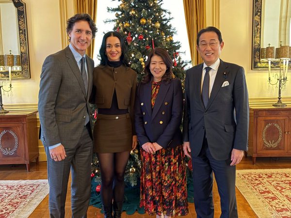 Η πρώτη πολιτική εμφάνιση της Katy Perry στο πλευρό του Justin Trudeau